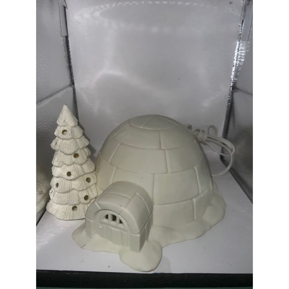 Vintage Department 56 Snow Village Igloo and Tree 1989 Lighted Accessory Set‎